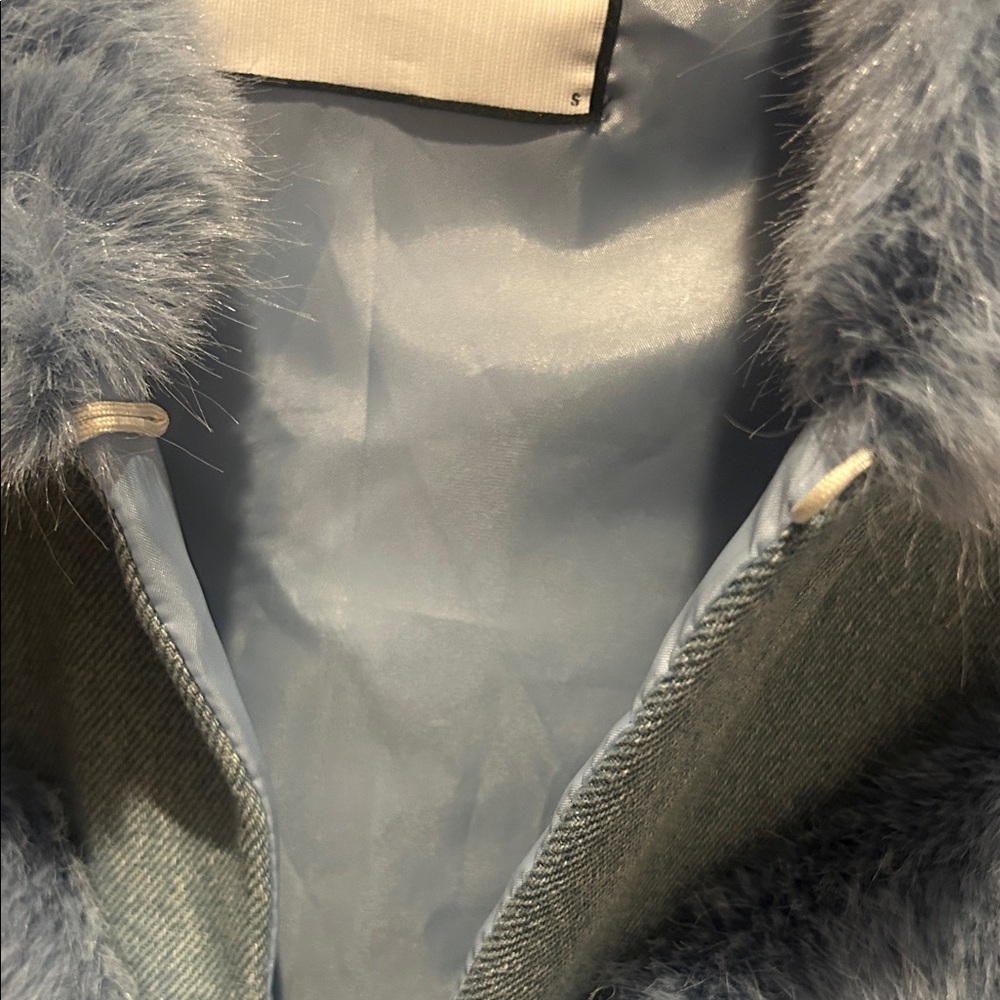Women's Blue Faux Fur Vest - Picture 7 of 9